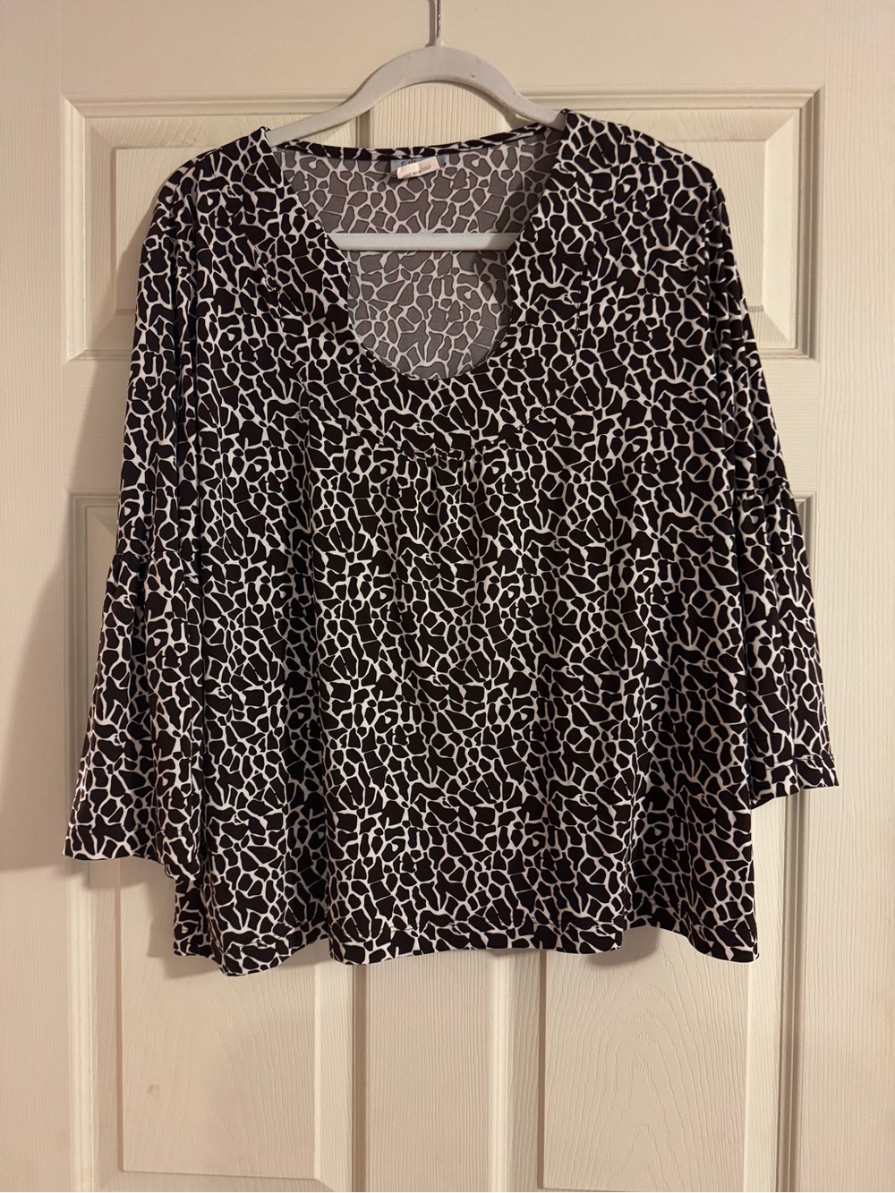 🩷Brown  & White Animal Print Scoop Neck Women's Top